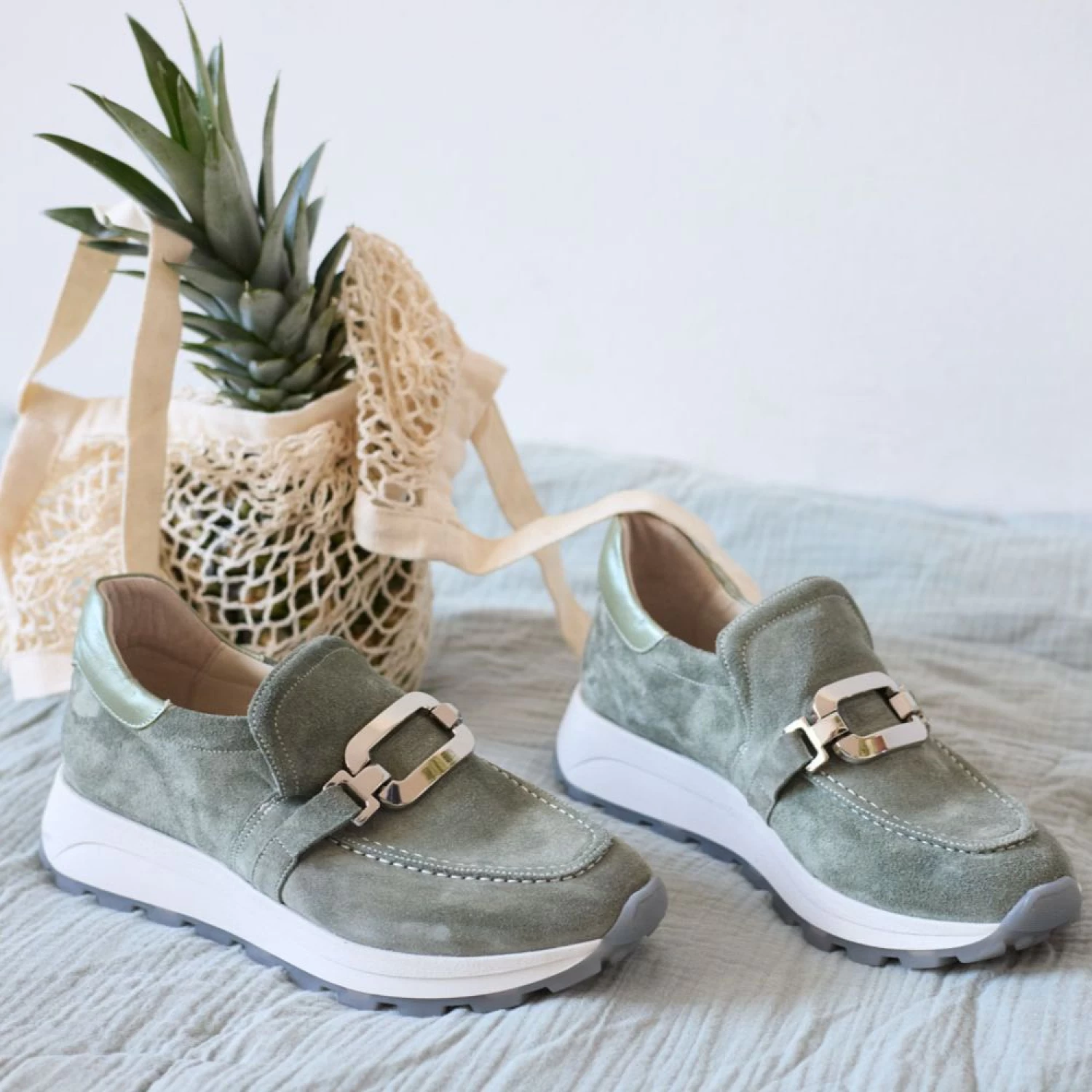 Masha Olive – Image 2