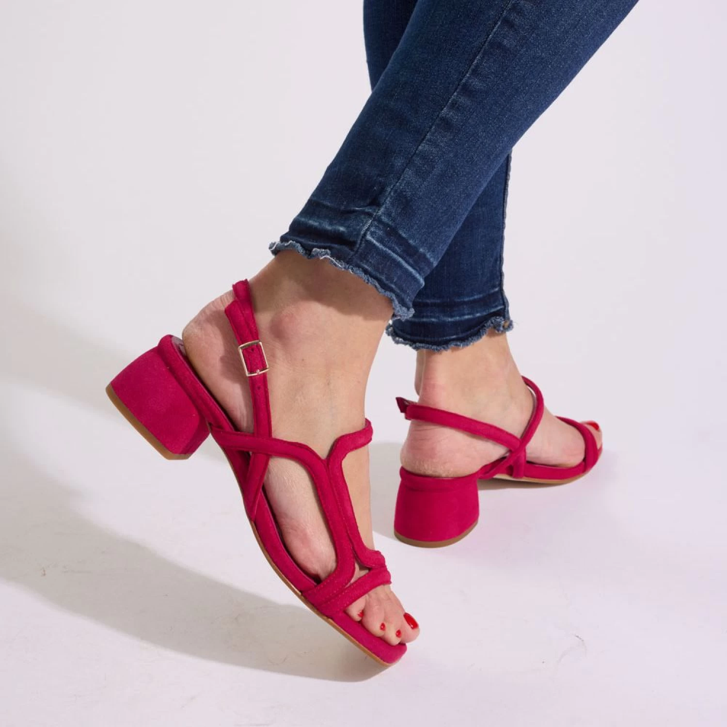 Chica Fushia – Image 2